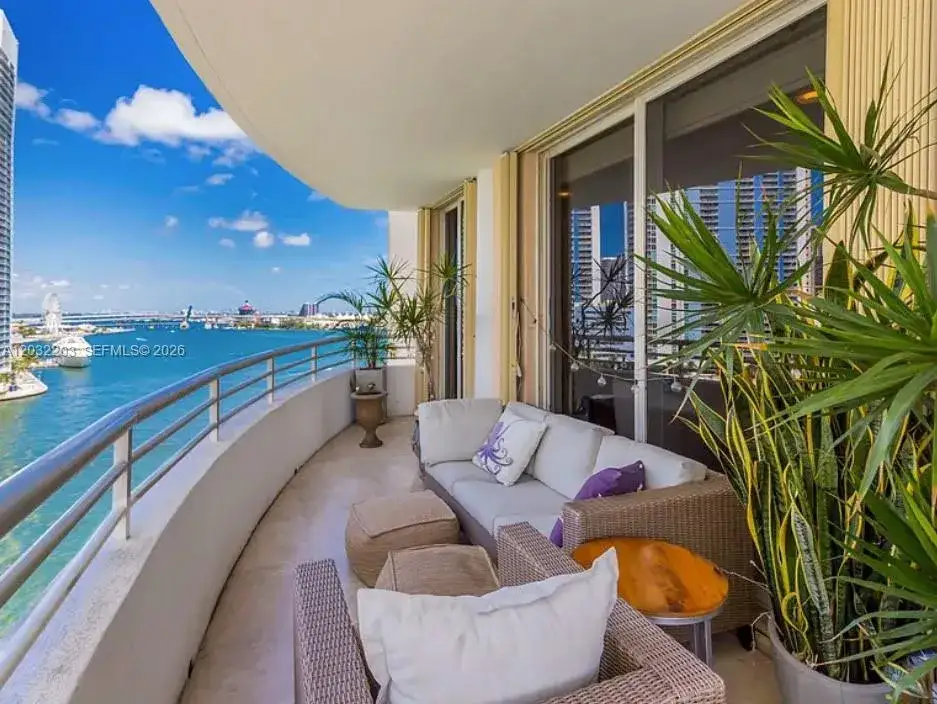 2 bedroom 2 bath Residential Lease for rent at 888 Brickell Key Dr # 1004, Miami FL 33131