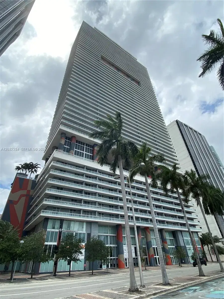 3 bedroom 2 bath Residential Lease for rent at 50 Biscayne Blvd # 2902, Miami FL 33132