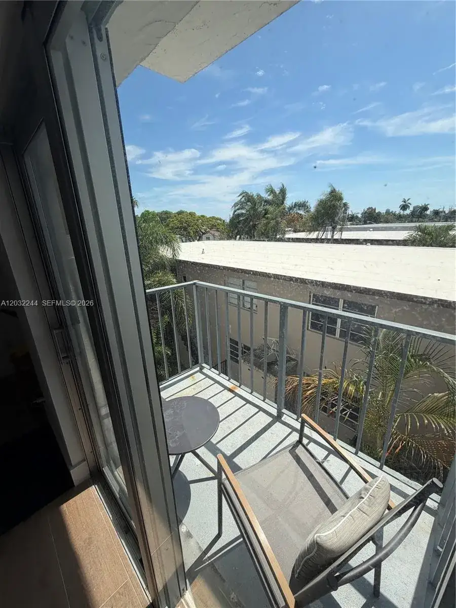 1 bedroom 1 bath Residential for sale at 1960 Marseille Dr # 304, Miami Beach FL 33141