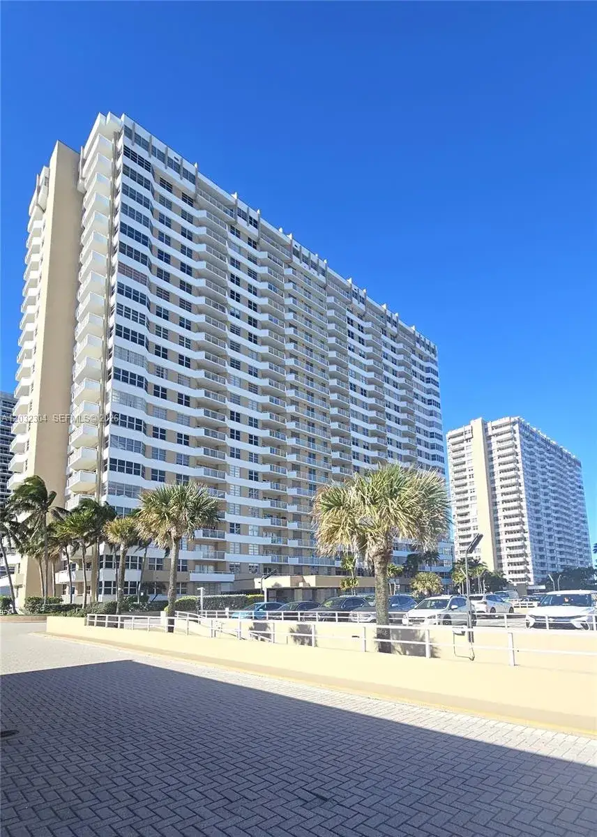 2 bedroom 1 bath Residential Lease for rent at 1950 S Ocean Dr # 3D, Hallandale Beach FL 33009