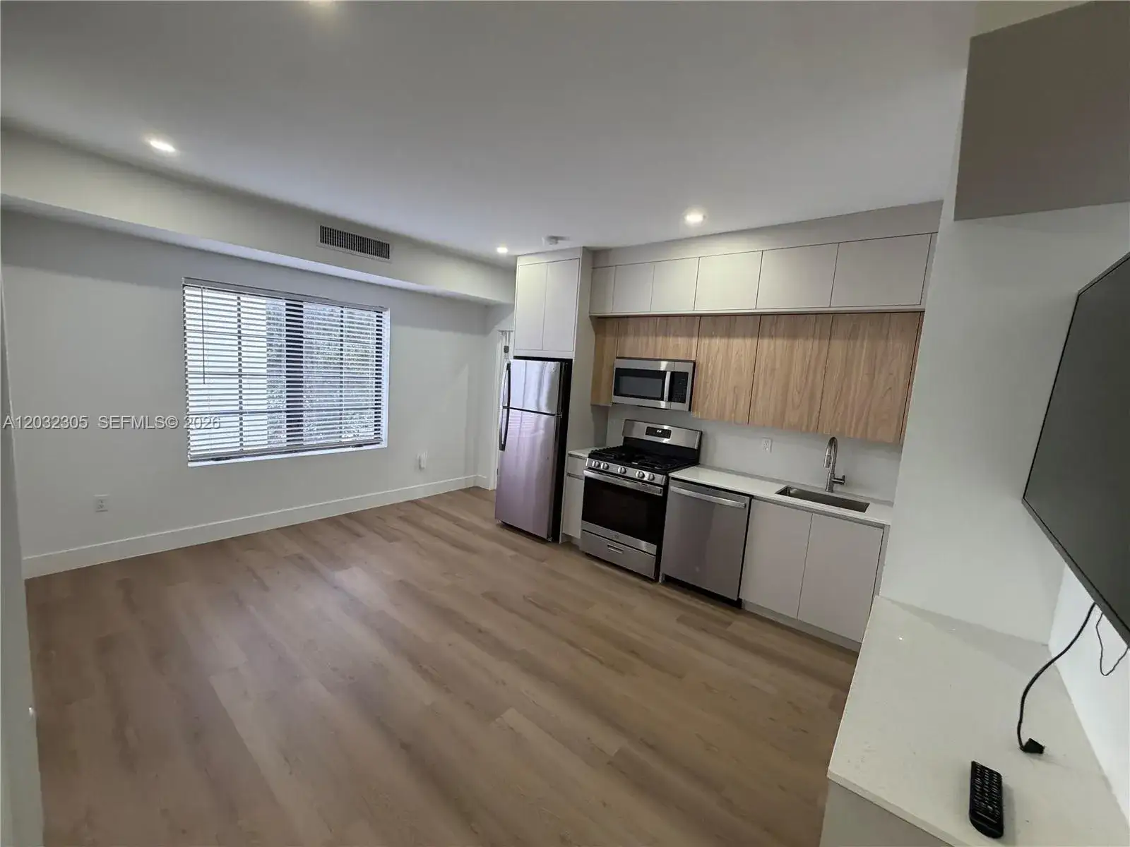 1 bedroom 1 bath Residential Lease for rent at 1619 Jefferson Ave # 102, Miami Beach FL 33139