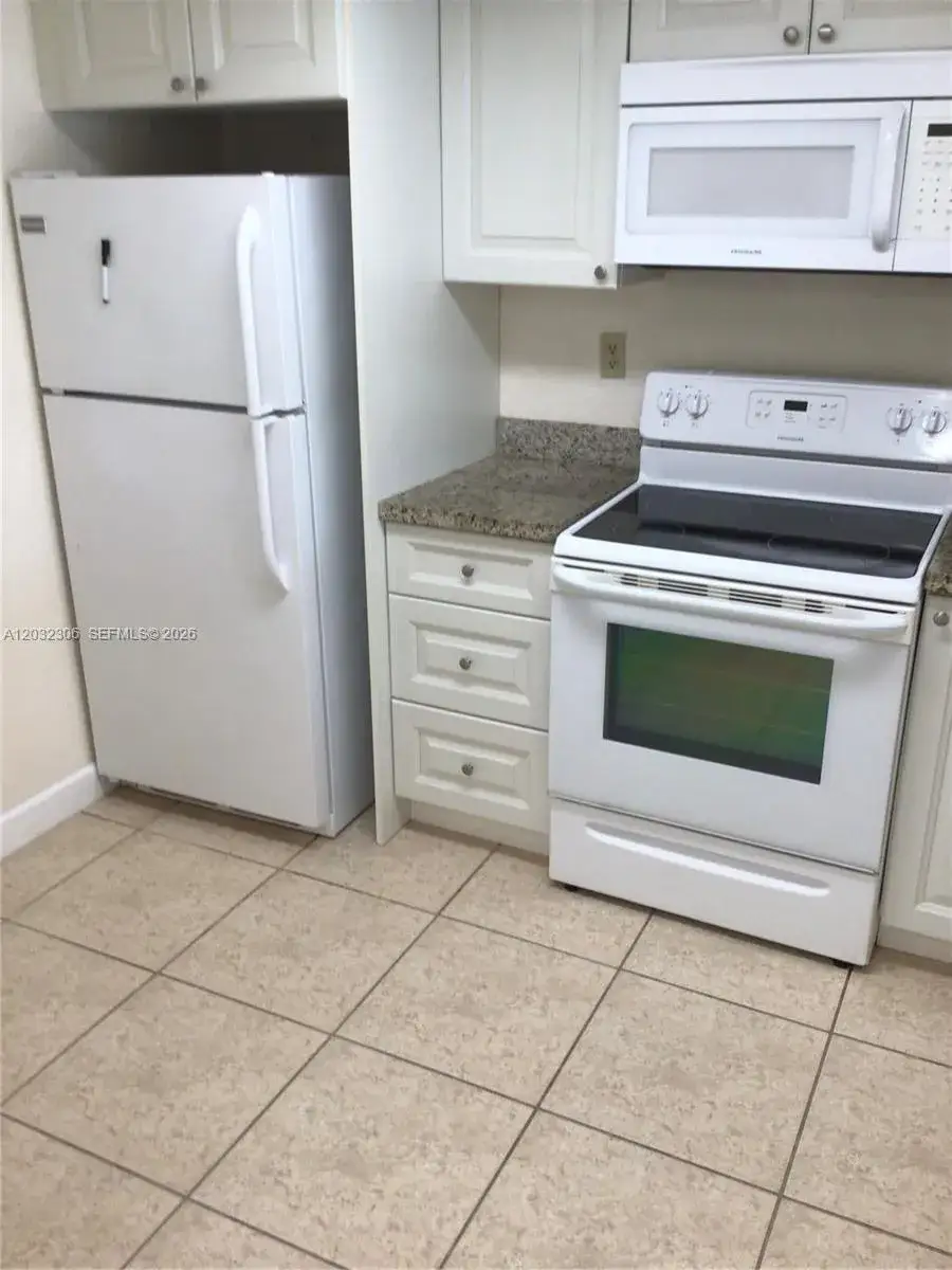 2 bedroom 2 bath Residential for sale at 10975 SW 107th St # 302, Miami FL 33176