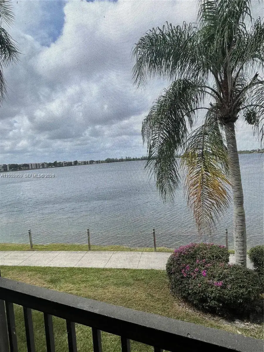 2 bedroom 2 bath Residential for sale at 110 Lake Emerald # 203, Oakland Park FL 33309