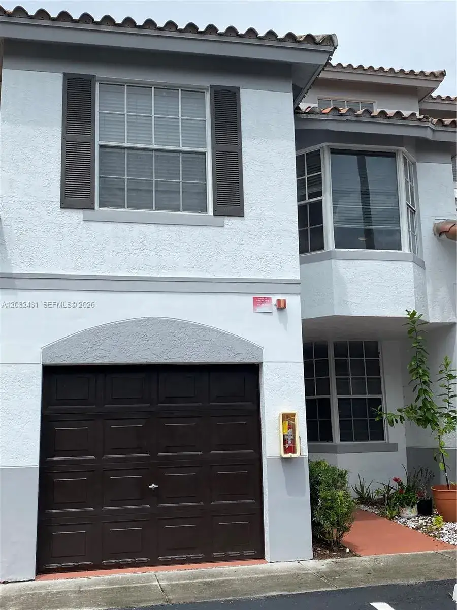 2 bedroom 1 bath Residential Lease for rent at 715 SW 148th Ave # 611, Sunrise FL 33325