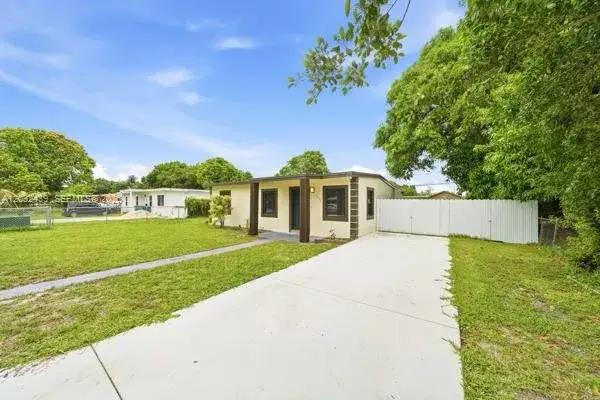 3 bedroom 2 bath Residential for sale at 2520 NW 160th St, Miami Gardens FL 33054