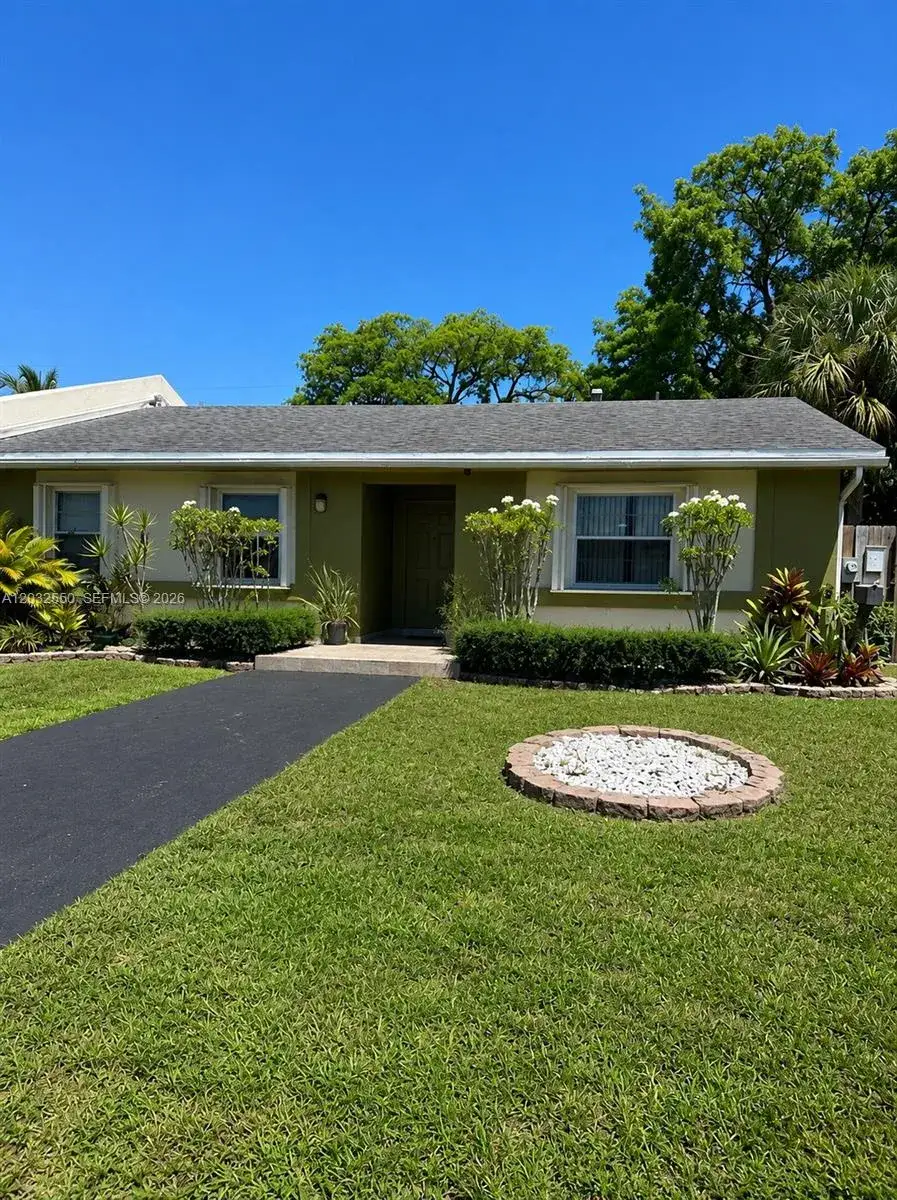 3 bedroom 2 bath Residential for sale at 11871 SW 123rd Pl, Miami FL 33186