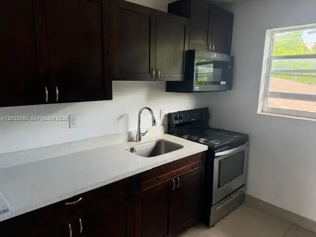 2 bedroom 1 bath Residential Lease for rent at 1045 SW 4th St # 5, Miami FL 33130