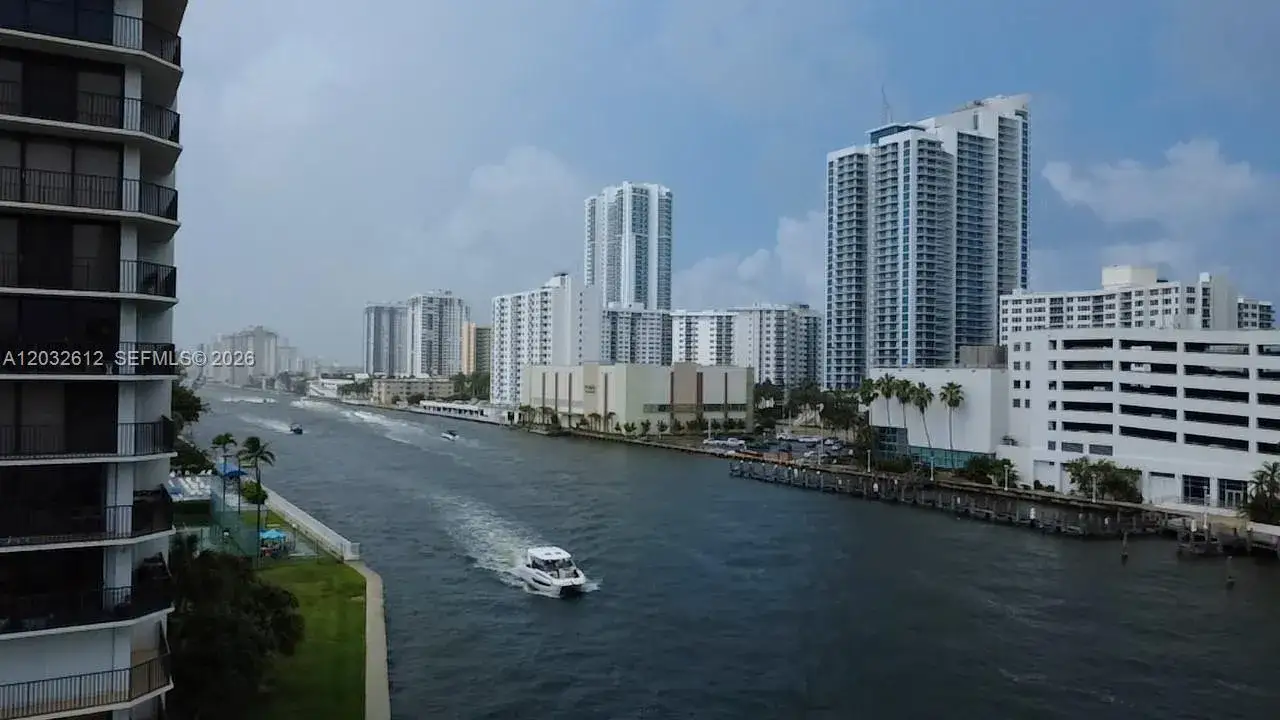 1 bedroom 1 bath Residential for sale at 400 Leslie Dr # 1124, Hallandale Beach FL 33009