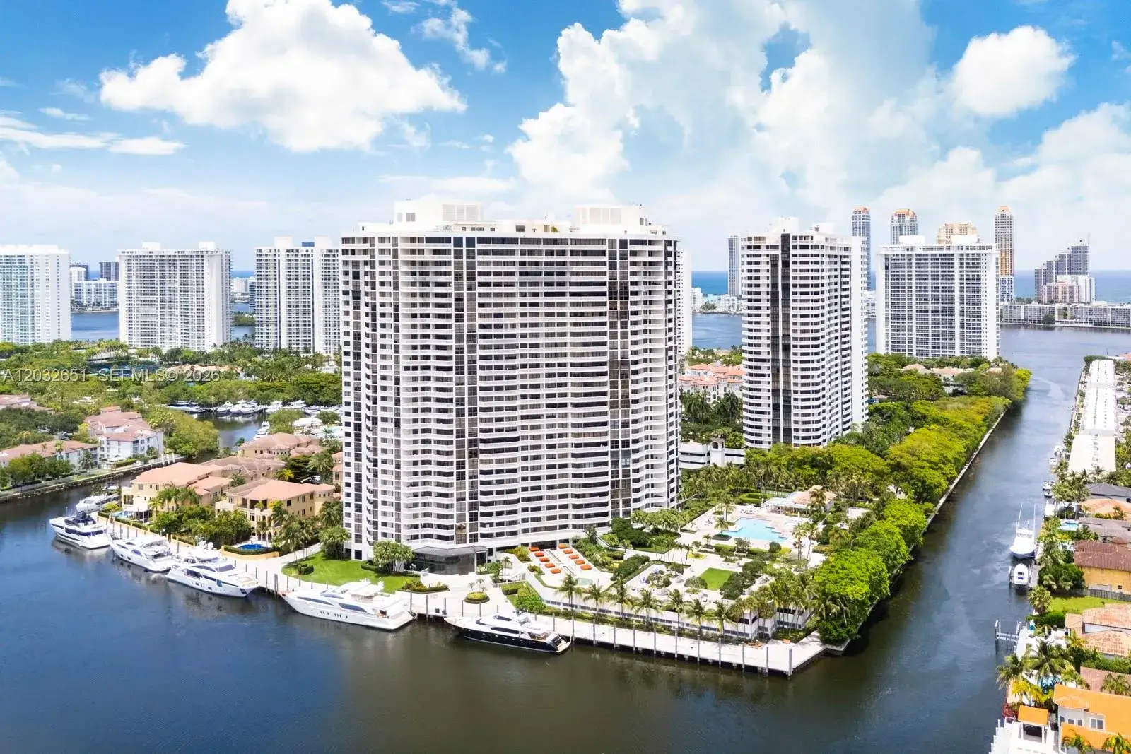 2 bedroom 2 bath Residential for sale at 1000 W Island Blvd # 911, Aventura FL 33160