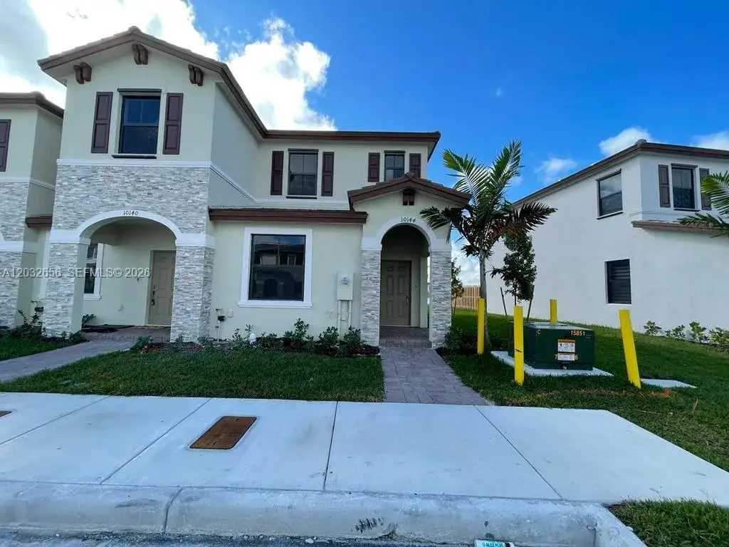 3 bedroom 3 bath Residential for sale at 10144 SW 228th Ter, Miami FL 33190