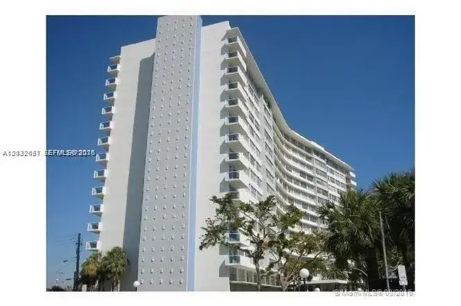 1 bedroom 1 bath Residential for sale at 7441 Wayne Ave # 2O, Miami Beach FL 33141