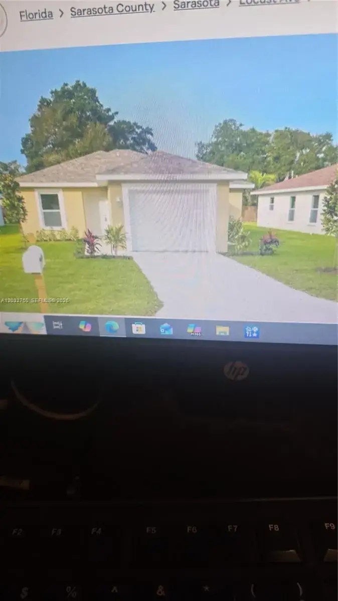3 bedroom 3 bath Residential Lease for rent at 4045 locust # 1, Sarasota FL 34234