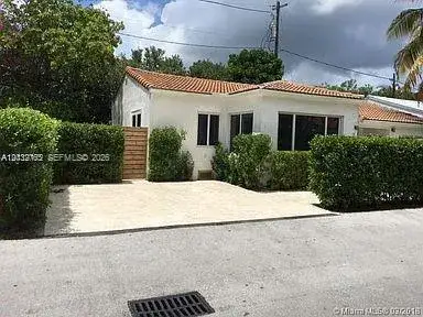 3 bedroom 2 bath Residential Lease for rent at 3 Farrey Ln # 3, Miami Beach FL 33139