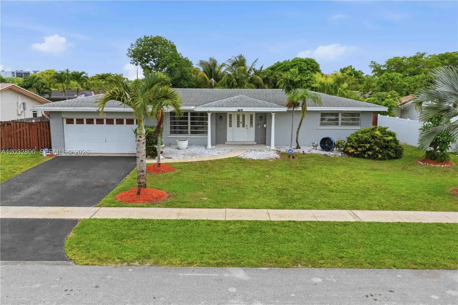 3 bedroom 2 bath Residential for sale at 7421 NW 14th St, Plantation FL 33313