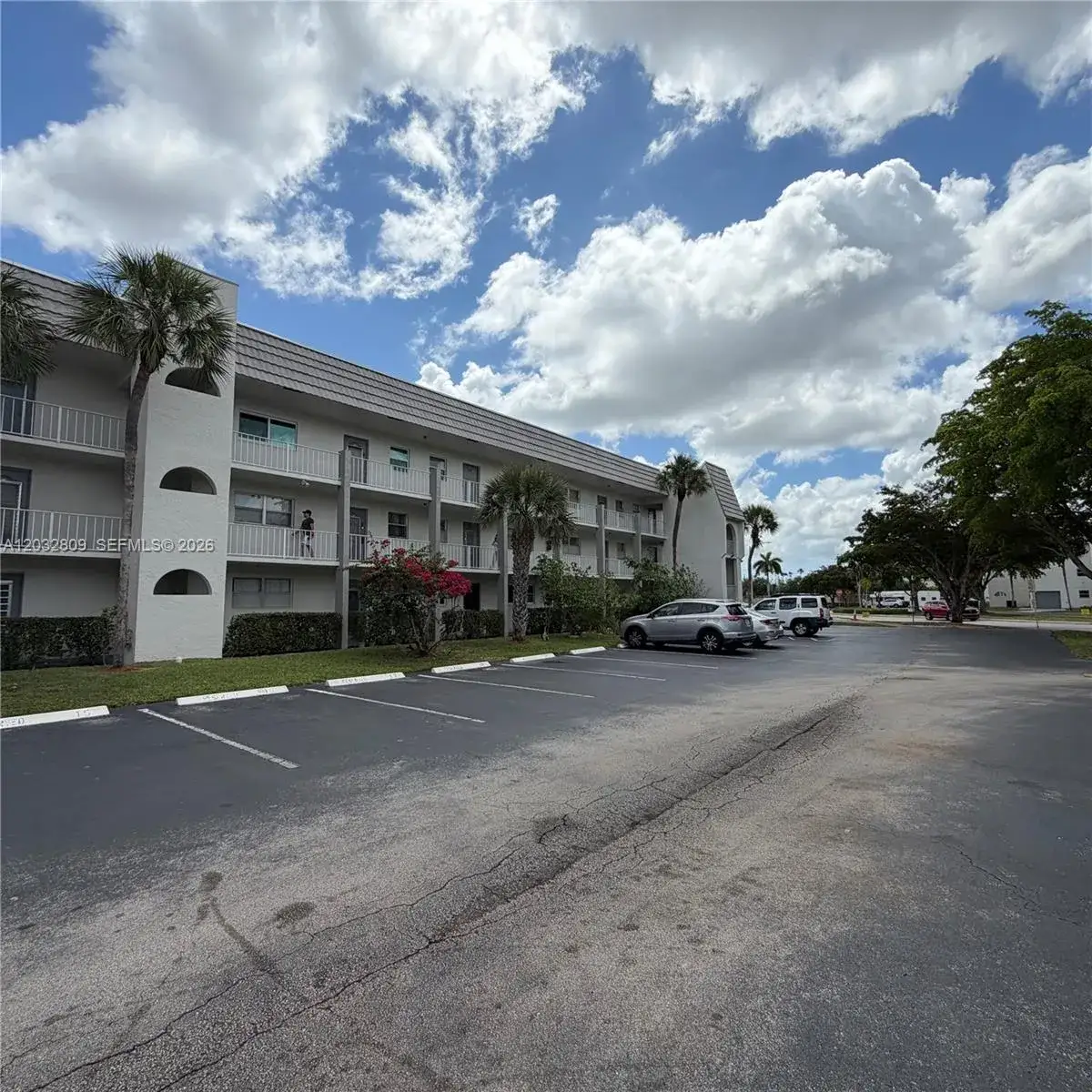 1 bedroom 1 bath Residential for sale at 8200 Sunrise Lakes Blvd # 308, Sunrise FL 33322