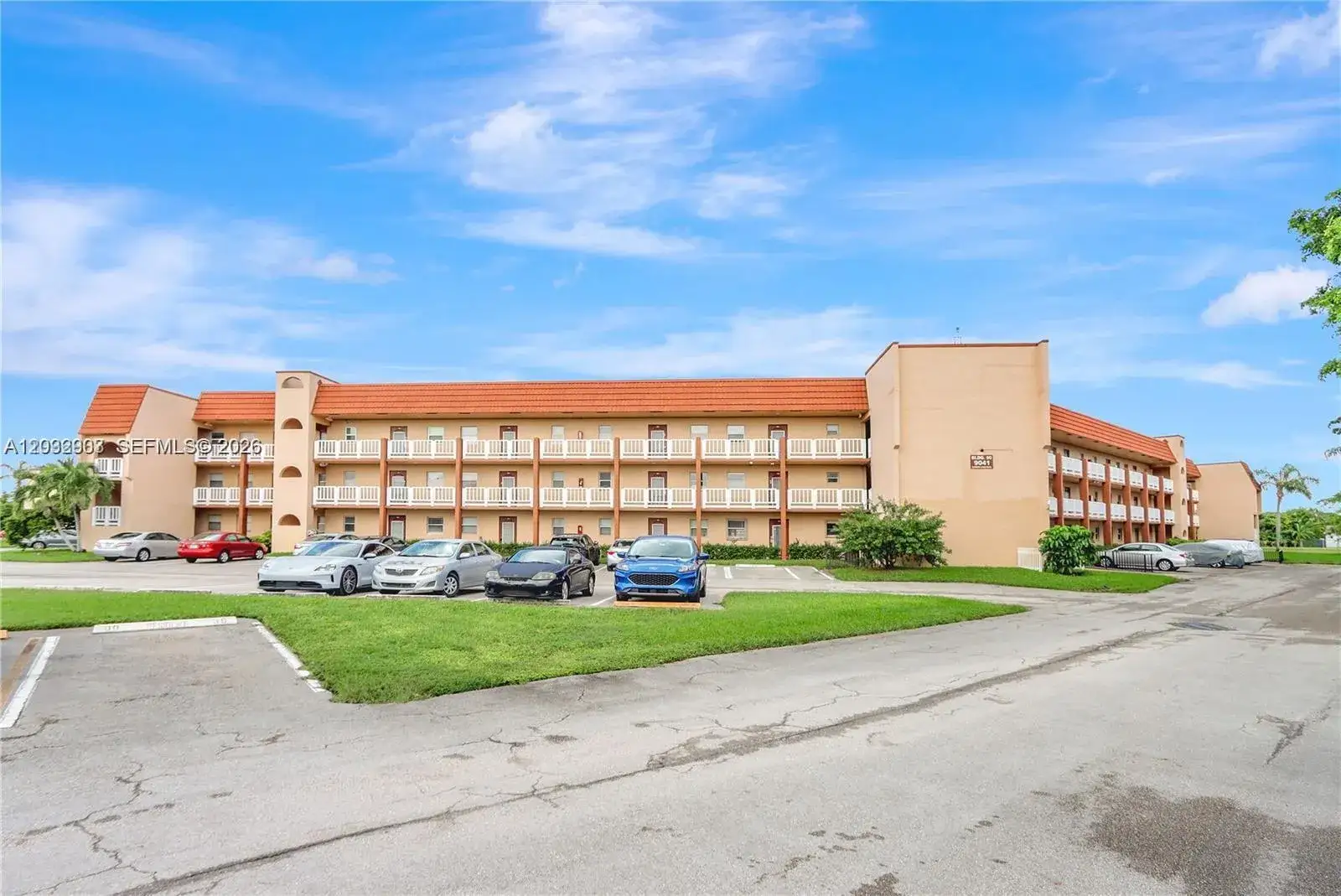 1 bedroom 1 bath Residential for sale at 9041 Sunrise Lakes Blvd # 106, Sunrise FL 33322