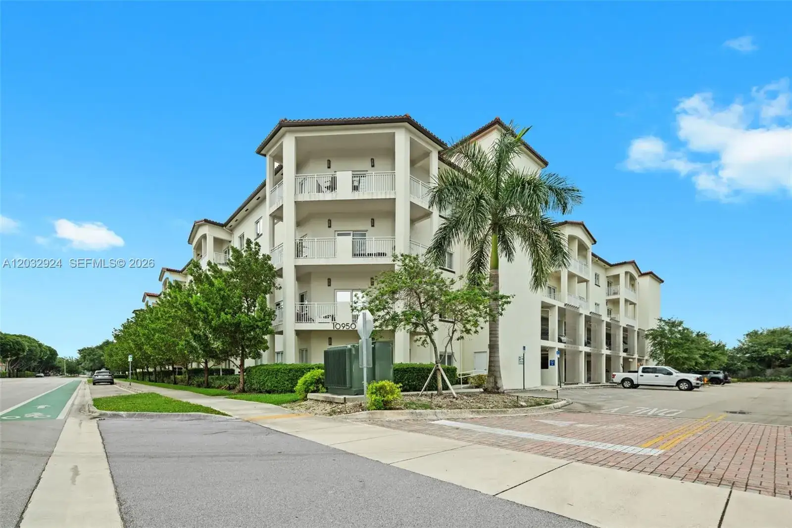 2 bedroom 2 bath Residential for sale at 10950 NW 82nd St # 213, Doral FL 33178