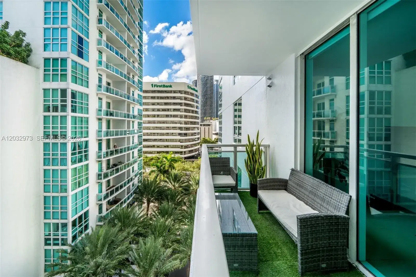 1 bedroom 1 bath Residential for sale at 950 Brickell Bay Dr # 803, Miami FL 33131