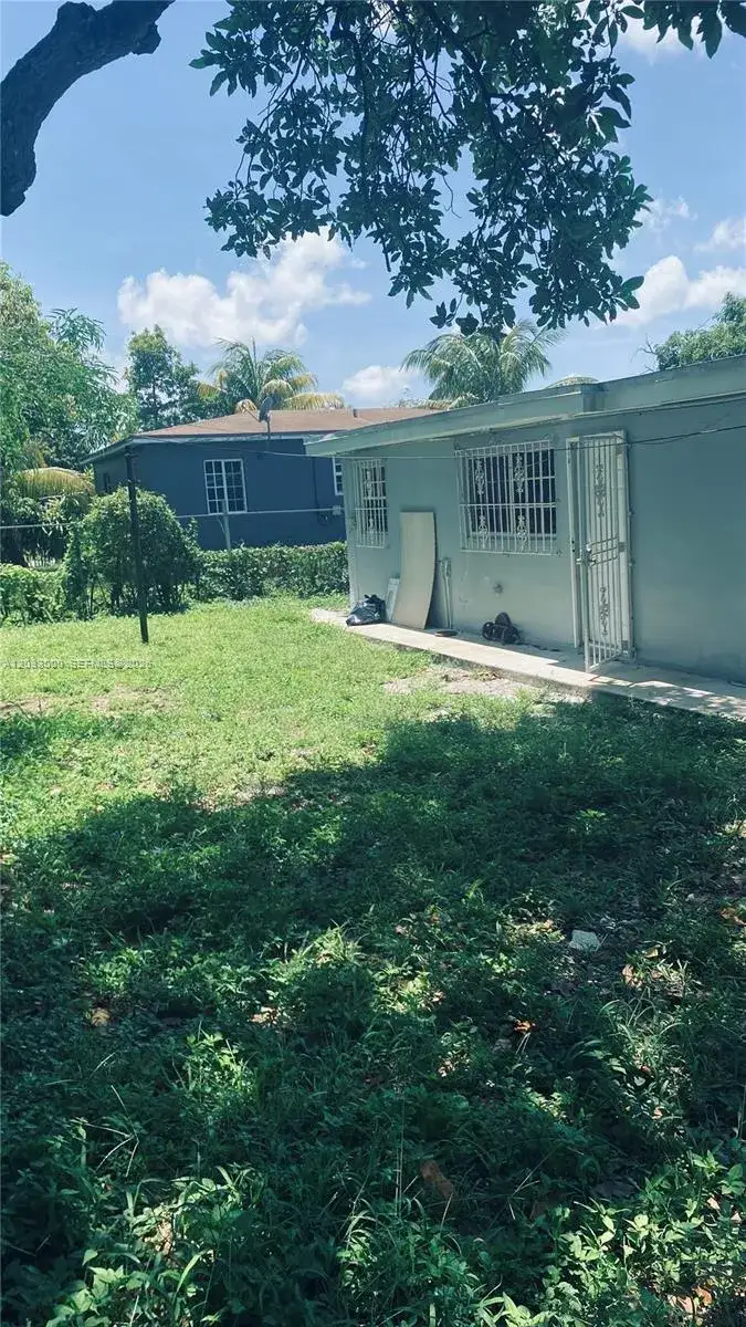 1 bath Residential Lease for rent at 1120 NW 147th St # 0, Miami FL 33168