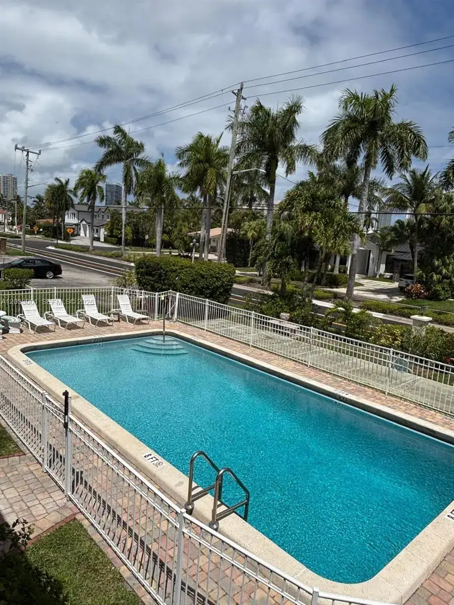 2 bedroom 1 bath Residential for sale at 500 Layne Blvd # 12, Hallandale Beach FL 33009