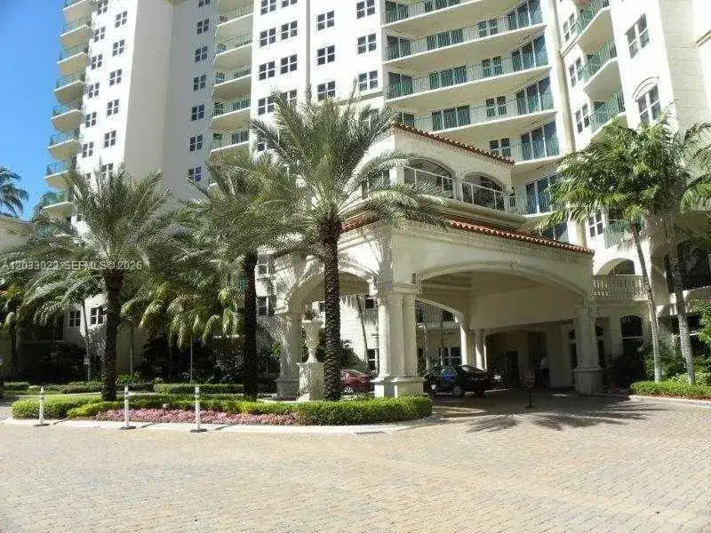 2 bedroom 2 bath Residential for sale at 19900 E Country Club Dr # 218, Aventura FL 33180