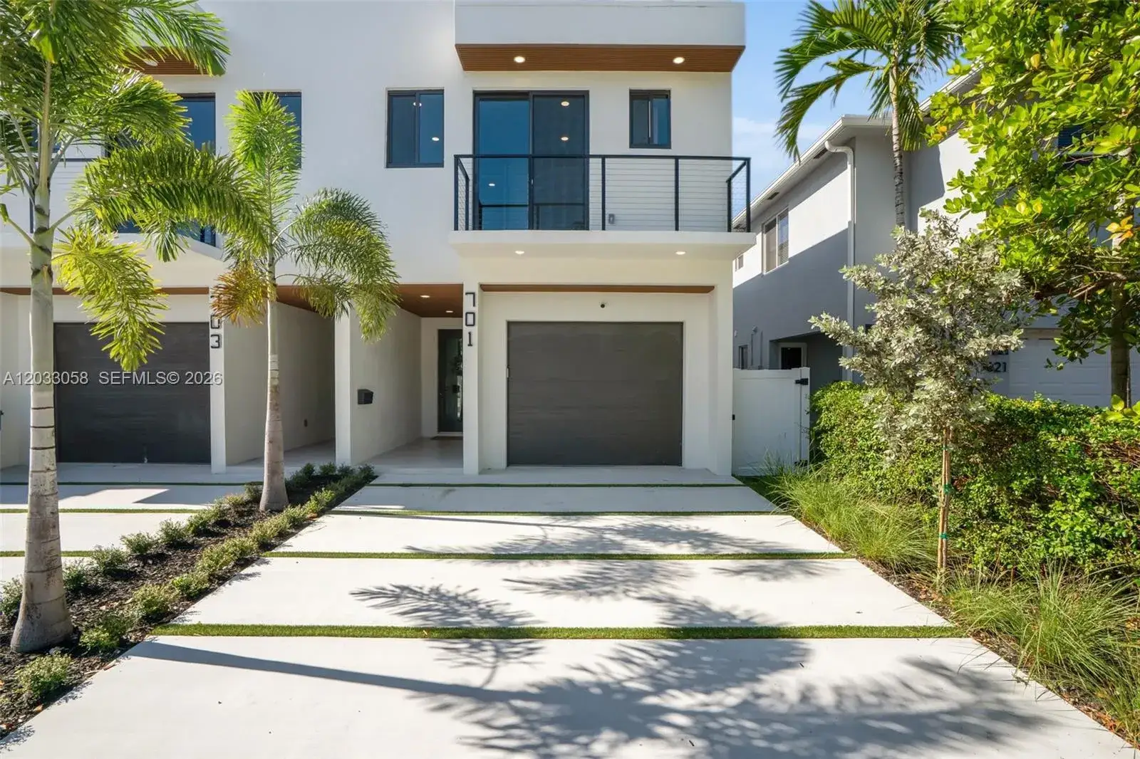 5 bedroom 4 bath Residential Lease for rent at 701 sw 17th st # 701, Fort Lauderdale FL 33315