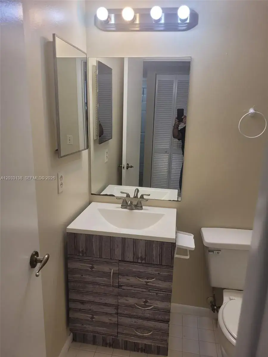 2 bedroom 2 bath Residential Lease for rent at 785 NW 103rd Ter # 202, Pembroke Pines FL 33026