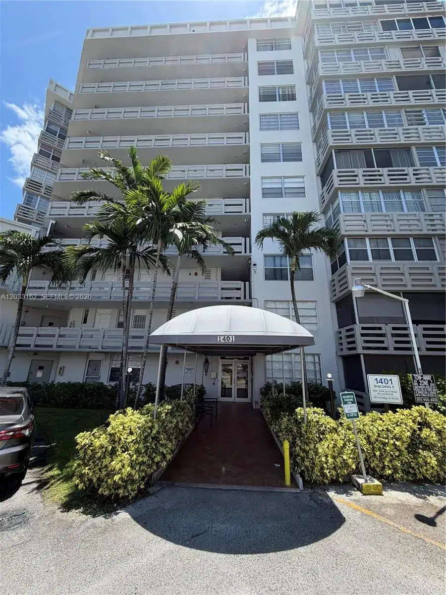 1 bedroom 1 bath Residential for sale at 1401 NE Miami Gardens Dr # 891, Miami FL 33179