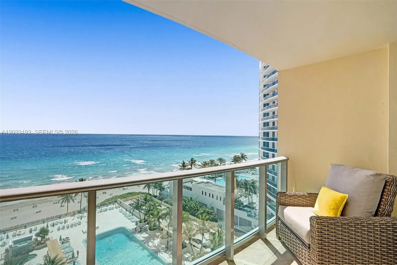 1 bedroom 1 bath Residential Lease for rent at 2501 S Ocean Dr, Hollywood FL 33019