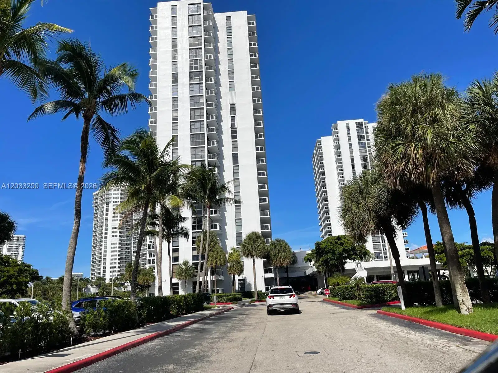 2 bedroom 2 bath Residential Lease for rent at 20505 E Country Club Dr # 734, Aventura FL 33180