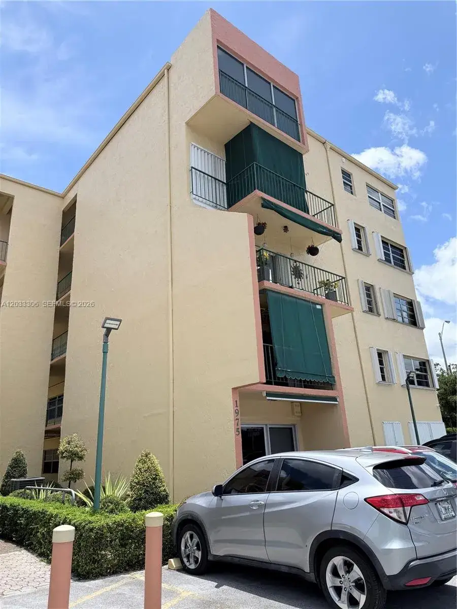 3 bedroom 2 bath Residential for sale at 1975 W 44th Pl # 401, Hialeah FL 33012