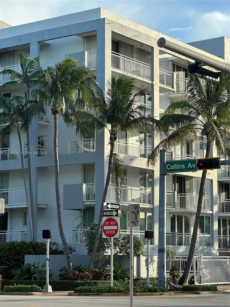 2 bedroom 1 bath Residential for sale at 7832 Collins Ave # 406, Miami Beach FL 33141