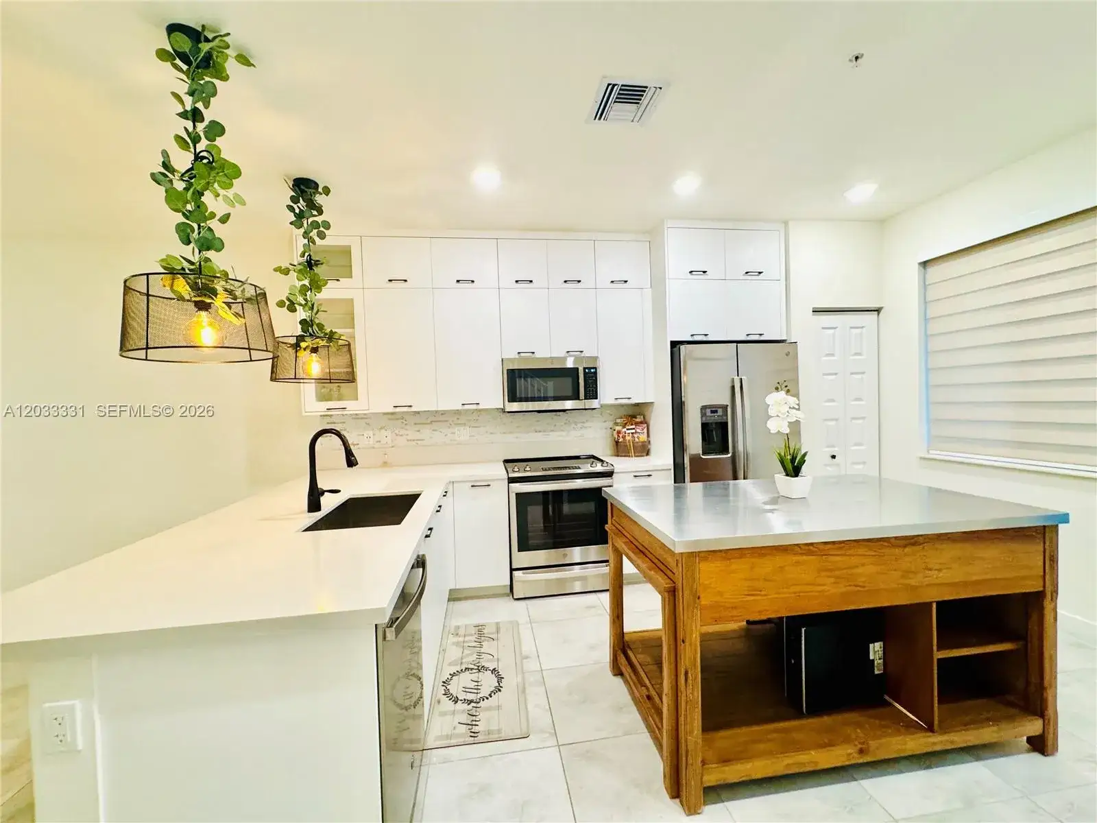 3 bedroom 2 bath Residential for sale at 10295 NW 64th Ter # 104, Doral FL 33178