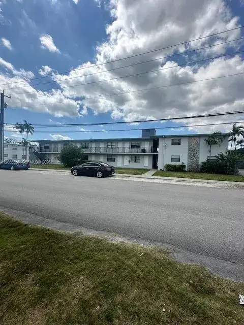 1 bedroom 1 bath Residential Lease for rent at 6780 SW 44th St # 2, Miami FL 33155