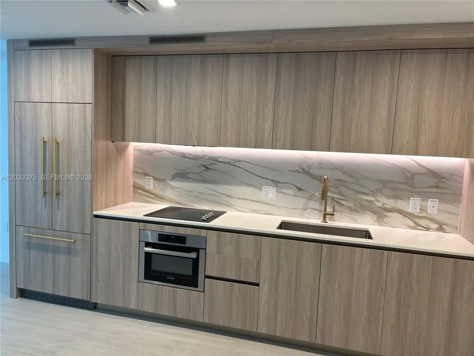 1 bedroom 1 bath Residential Lease for rent at 77 SE 5th Street # 2108, Miami FL 33131