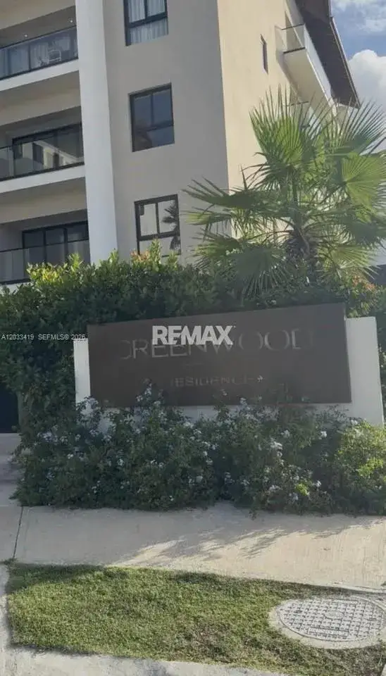 1 bedroom 1 bath Residential for sale at 1 1 # 1, FL