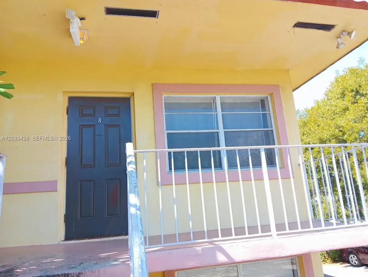 1 bedroom 1 bath Residential Lease for rent at 1826 Cleveland St # 8, Hollywood FL 33020