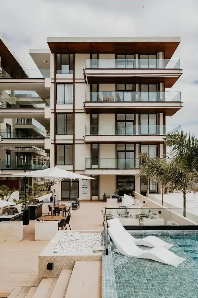 3 bedroom 3 bath Residential for sale at 1 1 # 205, FL