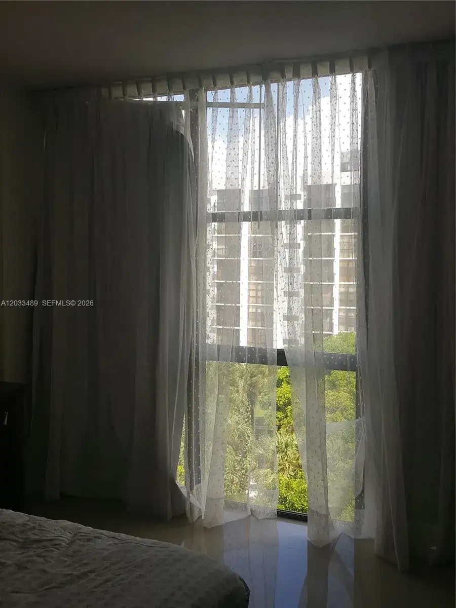 1 bedroom 1 bath Residential for sale at 16919 N Bay Rd # 608, Sunny Isles Beach FL 33160