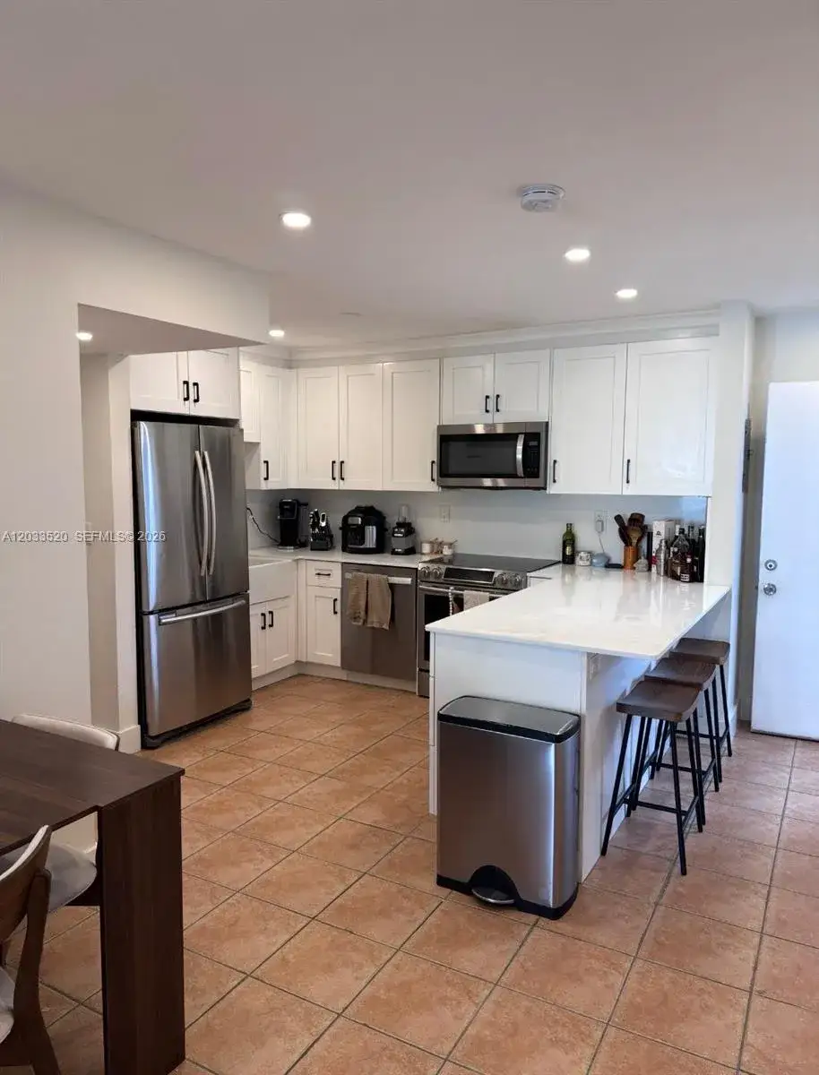 2 bedroom 2 bath Residential Lease for rent at 9227 SW 87th Ave # B7, Miami FL 33176