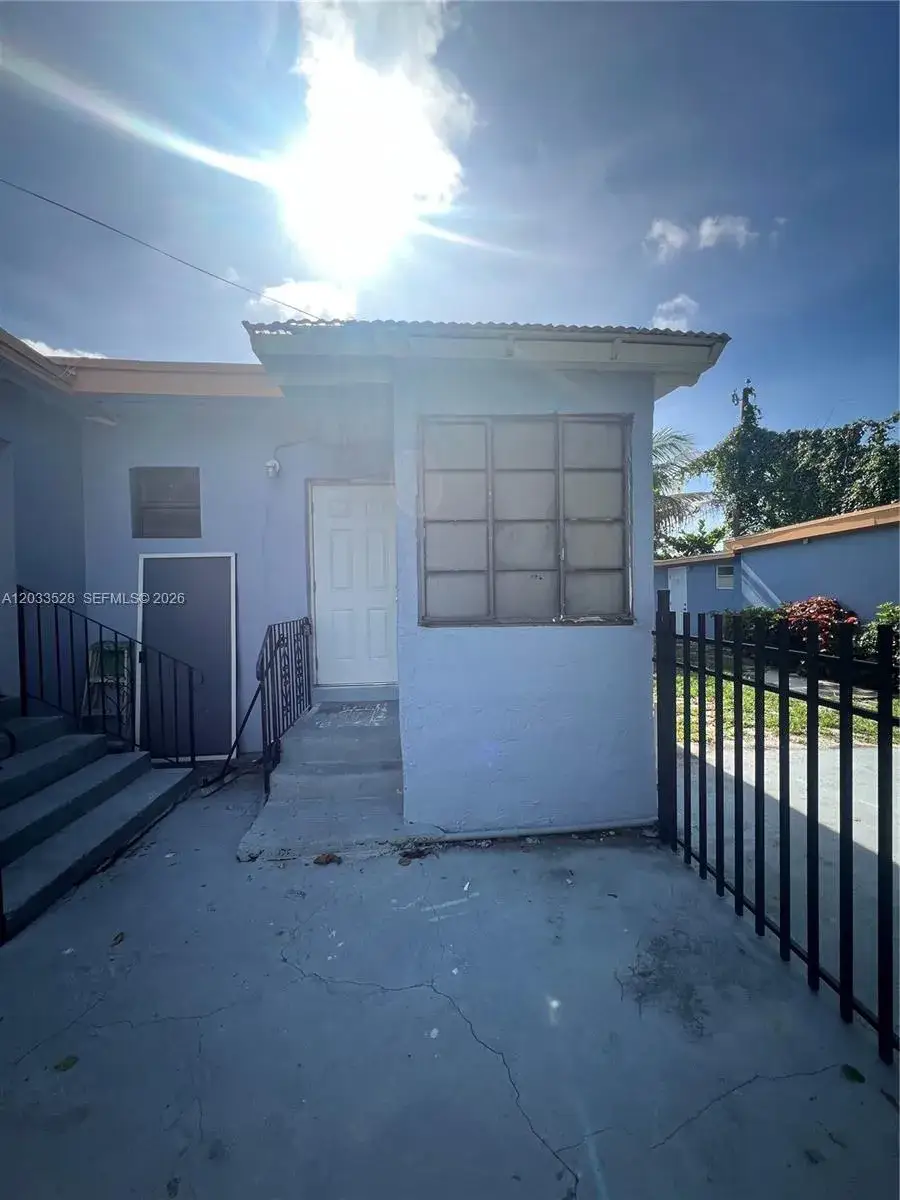 1 bedroom 1 bath Residential Lease for rent at 1060 NW 116th St # 4, Miami FL 33168
