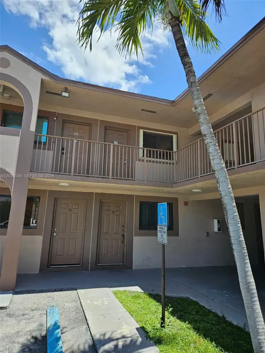 1 bedroom 1 bath Residential for sale at 2348 W 56th St # 19, Hialeah FL 33016