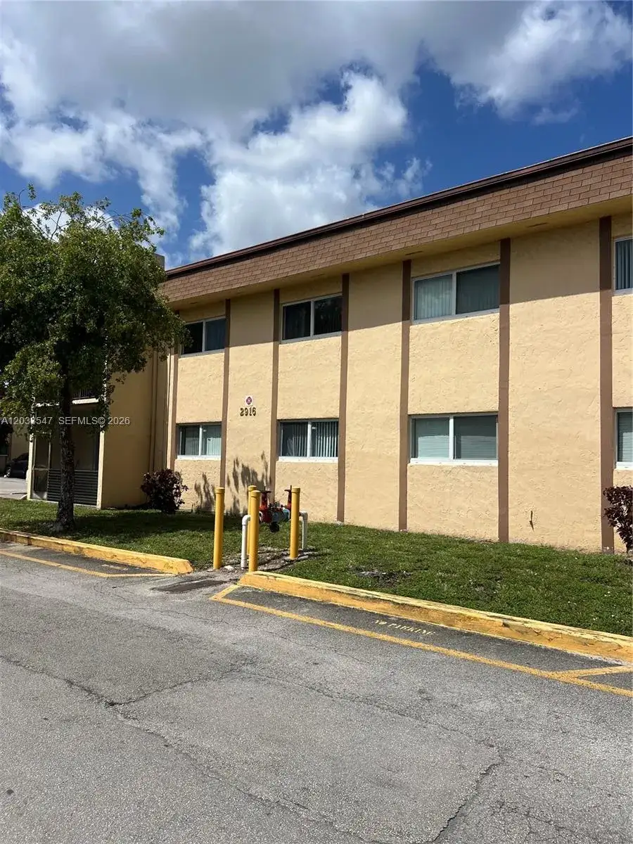 2 bedroom 2 bath Residential Lease for rent at 2916 NW 55th Ave # 2A, Lauderhill FL 33313