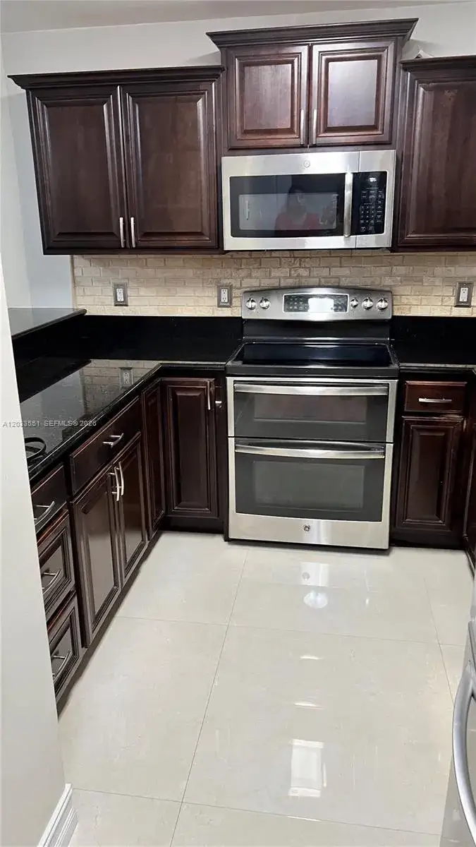 3 bedroom 2 bath Residential Lease for rent at 6225 Kendale Lakes Cir # 263, Miami FL 33183