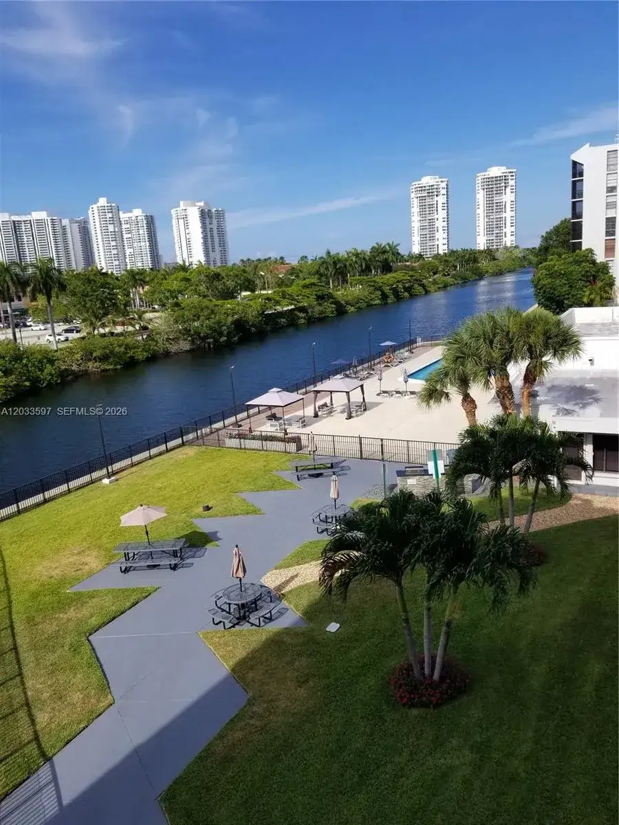 2 bedroom 2 bath Residential Lease for rent at 3401 N Country Club Dr # 211, Aventura FL 33180