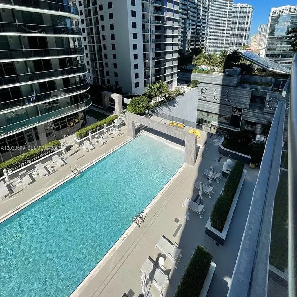 1 bedroom 1 bath Residential for sale at 45 SW 9th St # 1407, Miami FL 33130
