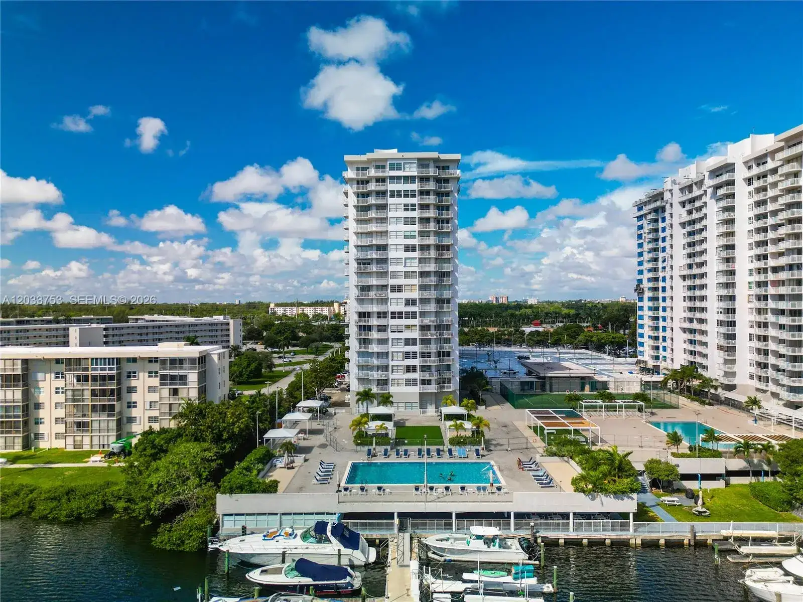 2 bedroom 2 bath Residential for sale at 18011 Biscayne Blvd # 902, Aventura FL 33160