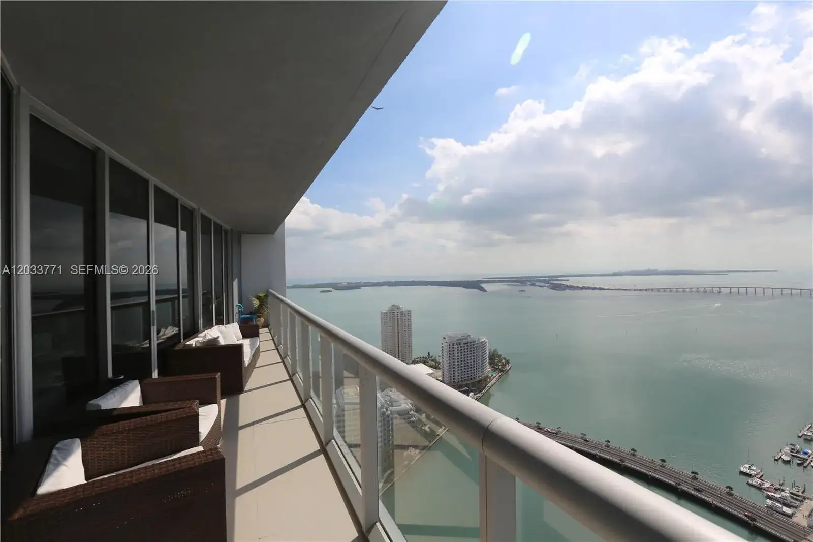 2 bedroom 2 bath Residential Lease for rent at 495 Brickell Ave # 4703, Miami FL 33131
