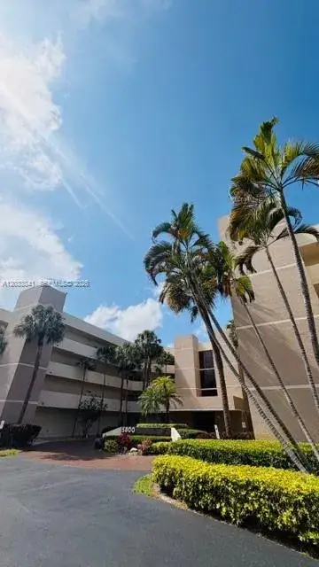 2 bedroom 2 bath Residential for sale at 5800 CAMINO REAL # 306, Boca Raton FL 33433