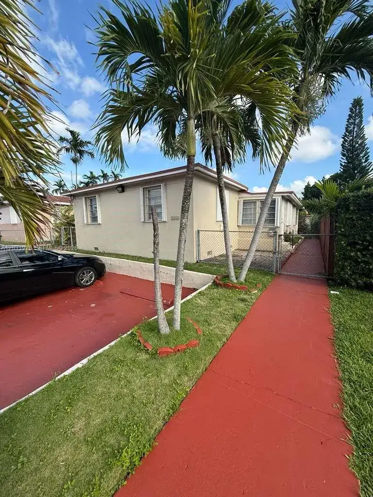 2 bedroom 1 bath Residential Lease for rent at 1140 SW 9th St # 2, Miami FL 33130